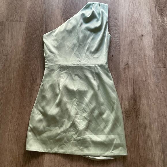 elliatt adelite sage green one shoulder fold over ruched waist mini dress small - Picture 3 of 9